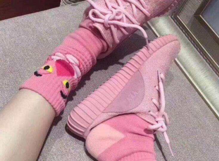 粉色鞋子搭配袜子图片图片